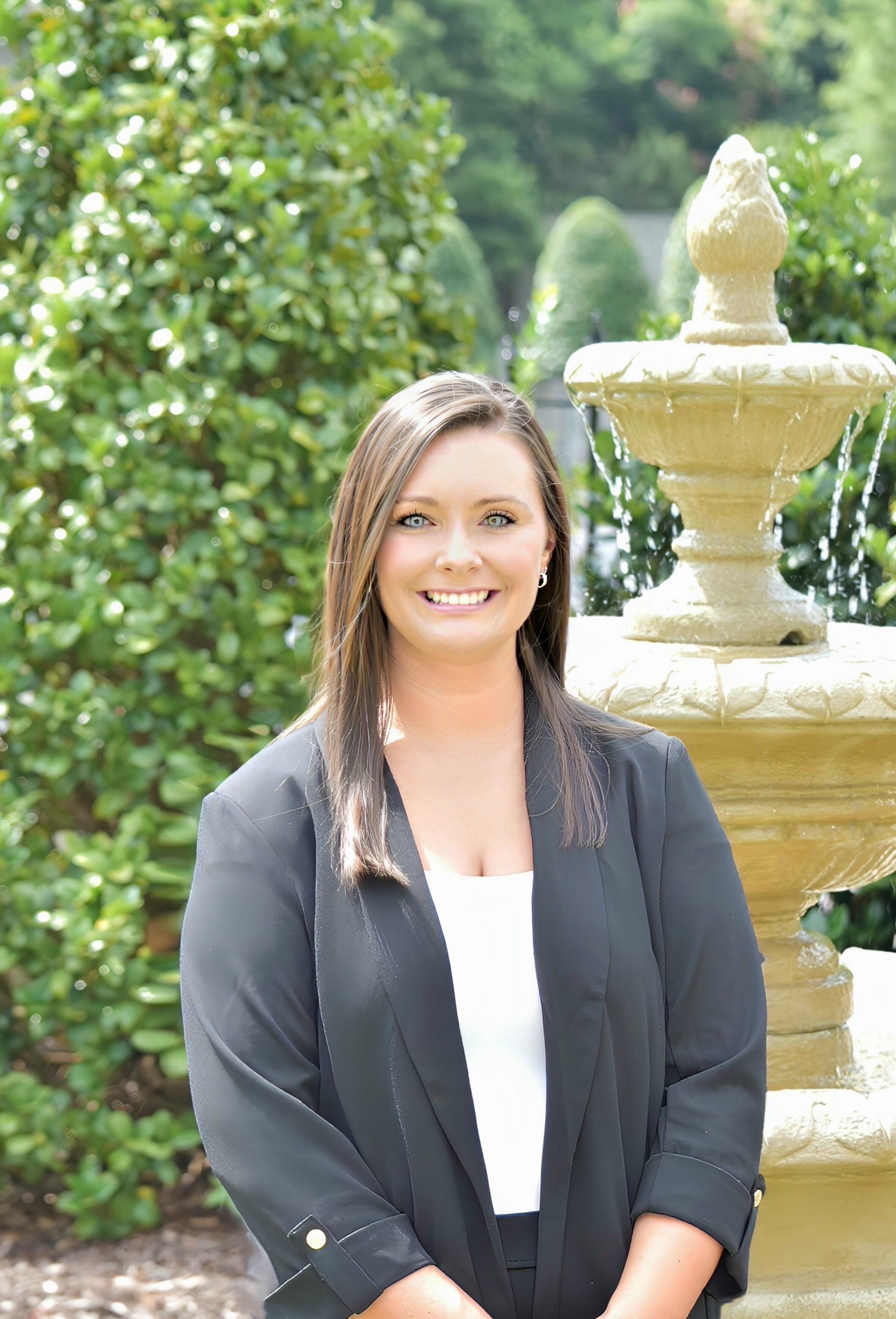 Jenn- headshot 2025